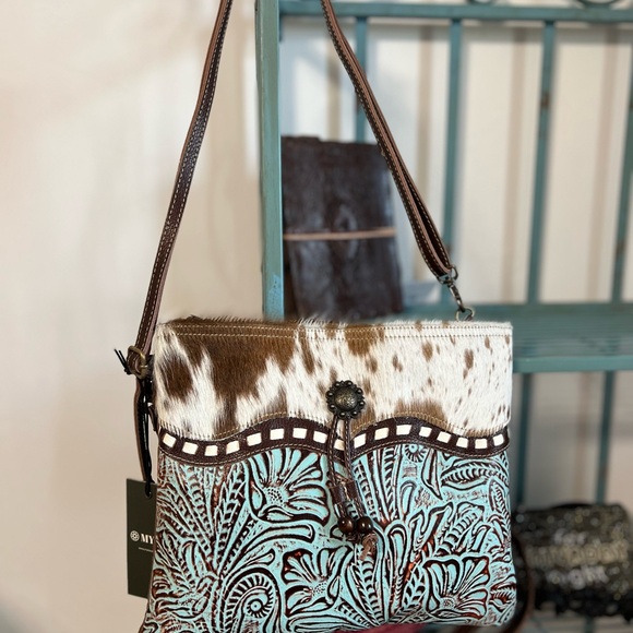 NEW Embossed green leather cowhide Floral Myra Bag ClutchCrossbody Small purse - Picture 2 of 9